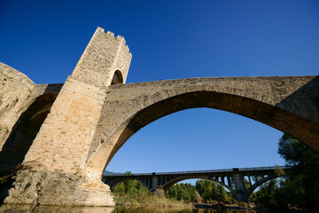 Obraz na płótnie Canvas Puente fortificado, s.XI,XIII. Besalu. Garrotxa. Girona..Catalunya.España.