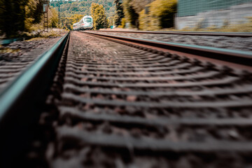 Bahn auf Gleisen