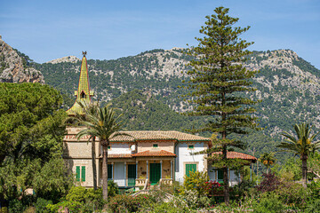 Vil.la Francisca, casa modernista,  diseñada en 1908 por Guillem Puig Salvà, discípulo de...