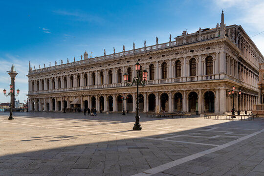 Perspective of the Marciana Library, Piazzetta San Marco, Venice, UNESCO World Heritage Site, Veneto, Italy