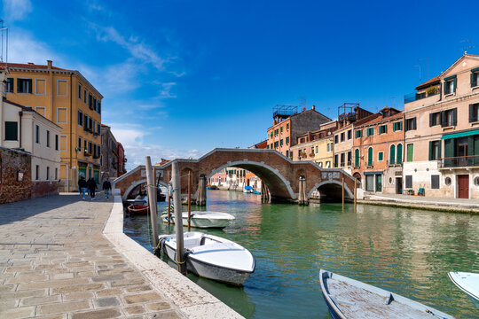 The characteristic bridge of three arches, Sestiere Cannaregio, Venice, UNESCO World Heritage Site, Veneto, Italy