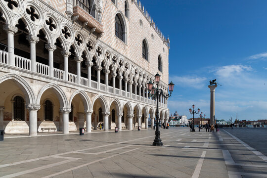 Perspective of the Doge's Palace, Piazzetta San Marco, Venice, UNESCO World Heritage Site, Veneto, Italy