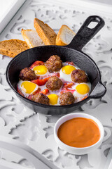 Shakshuka with toast