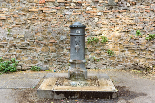 Nasone, Fontanella, Ghisa