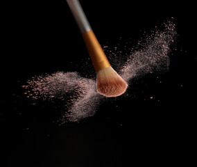 Make up brush with cosmetic powder splash, over black background. Splash image - 513779162
