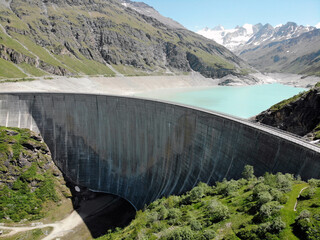 Obraz na płótnie Canvas Lac de Moiry, Mountain lake Moiry in swiss alps with dam