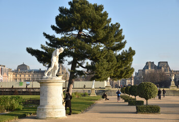 Statue du jardin des Tuileries &agrave; Paris. France