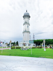 Obraz premium Masjid Raya Baiturrahman,AcehJune 25th,2022:Muslim worshipers filling the space for Sholat and preparing to perform the Jumaat Prayers. Masjid Raya is one of the holy mosque in Aceh