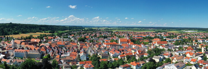 Fototapeta na wymiar Luftbild von Mindelheim mit Sehenswürdigkeiten von der Stadt