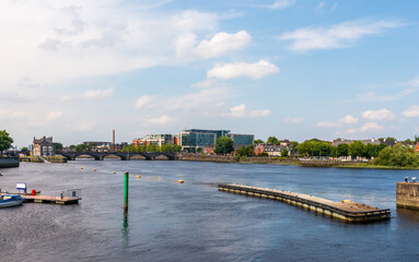 Fototapeta na wymiar Limerick, Ireland: Beautiful Limerick urban cityscape over the river Shannon