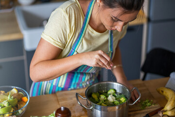 Young woman preparing healthy lunch