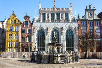 Fototapeta na wymiar Fountain of Neptune and Court of Artus in Gdansk, Poland