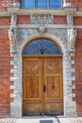 Fototapeta na wymiar Wooden door to the building in Old Town in Gdansk
