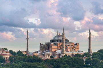 Fototapeta premium Hagia Sophia at sunset, the former cathedral and Ottoman Mosque in Istambul, Turkey