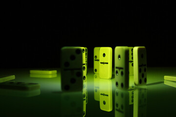 Behavior of businesses represented in a domain, domino game.