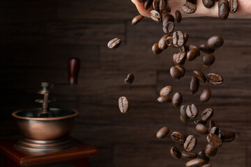 コーヒー豆とコーヒーミル - obrazy, fototapety, plakaty