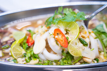 sour and spicy steamed squid with lemon