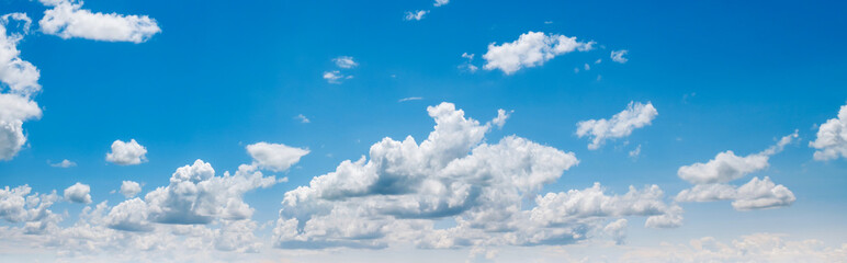 Obraz na płótnie Canvas beautiful blue sky with white cloud in sunrise