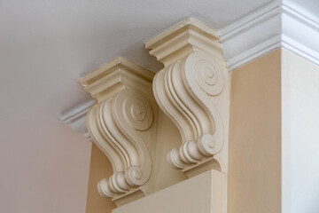 Vintage gesimse in a room, special design of indoor walls and ceiling © STOATPHOTO