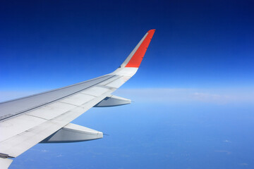 Obraz premium Airplane flies in the blue sky
