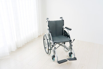 室内の無人の車椅子