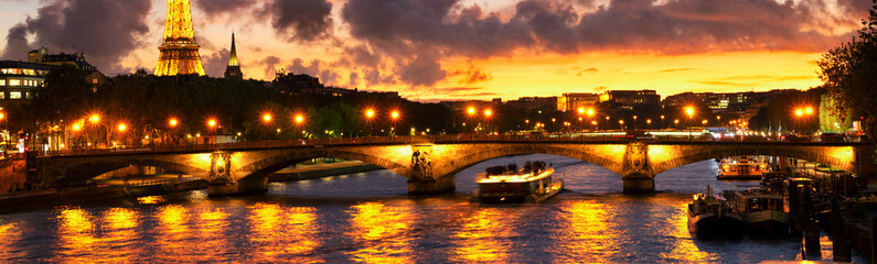 Fototapeta na wymiar Bridge of Alexandre III, Paris,