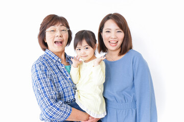 仲良しの子供と母とおばあさん