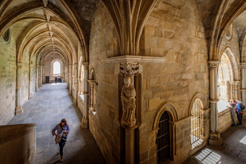 Fototapeta na wymiar claustro, construido entre 1317 y 1340, estilo gótico, catedral de Évora, Basílica Sé Catedral de Nossa Senhora da Assunção, Évora, Alentejo, Portugal