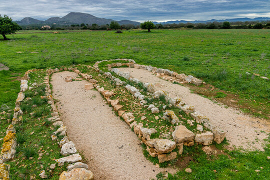 Talaiot techado.Yacimiento arqueologico de Hospitalet Vell. 1000-900 antes de Jesucristo. Majorca, Balearic islands, Spain
