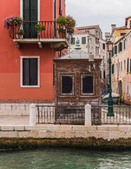 Fototapeta na wymiar colorful venetian architecture and old wooden abandoned kiosk in Venice, Italy