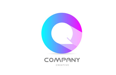 Obraz premium Q pink blue alphabet letter logo icon with long shadow and circle. Creative template for company or business