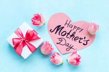 Obraz na płótnie Canvas Happy Mothers day background with pink flowers, top view