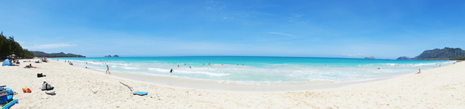 ハワイの海水浴場青空と砂浜ビーチ・パノラマ写真(サンドビーチ)