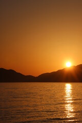Fototapeta premium SDGs地球の神秘 海とソラ！山口県の夕日と海の輝くヒカリ！