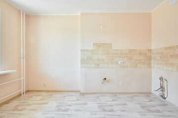 Photo of an empty room before the sale