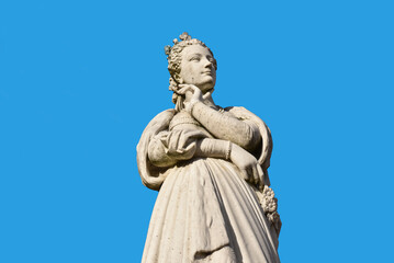 Fototapeta na wymiar Statue de Marguerite d'Angoulême, reine de Navarre. Jardin du Luxembourg. Paris