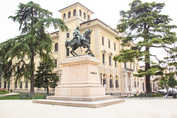 Obraz premium VERONA, ITALY - Statue of Garibaldi in Piazza Indipendenza, Verona, Italy
