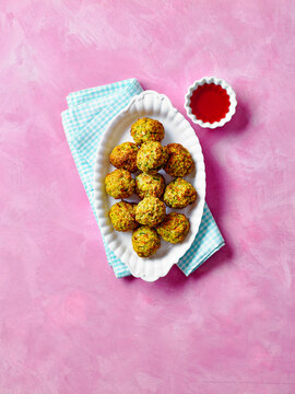 Veggie falafels with dip