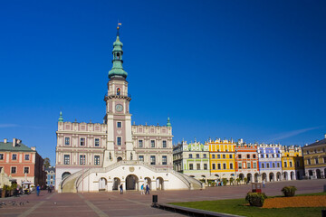 Town Hall at Great Market Square (Rynek Wielki) in Zamosc, Poland - obrazy, fototapety, plakaty