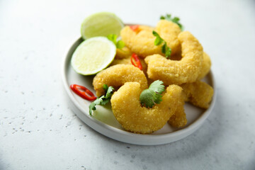 Deep fried shrimps with chili and lime