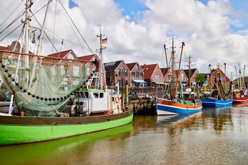 Rundgang im Hafen von Neuharlingersiel in Ostfriesland