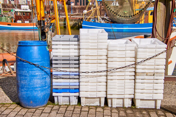Rundgang im Hafen von Neuharlingersiel in Ostfriesland