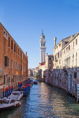 Fototapeta na wymiar Beautiful view of one of the Venetian canals in Venice, Italy