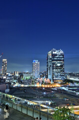 Fototapeta na wymiar 大阪駅ノースゲートビルディングに有る風の広場のブルーアワーの夜景