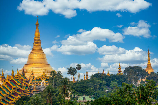 Shwedagon Pagoda attraction in Yagon City with blue sky background, Shwedagon Pagoda ancient architecture is beautiful pagoda in Southeast Asia, Yangon, Myanmar, Asian, Asia.