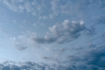 Schönste Wolken am Abend über Marburg