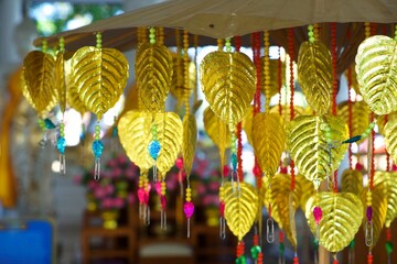 The golden artificial bodhi leaves are hung. It was for sale to customers who bought it to worship the Lord Buddha.