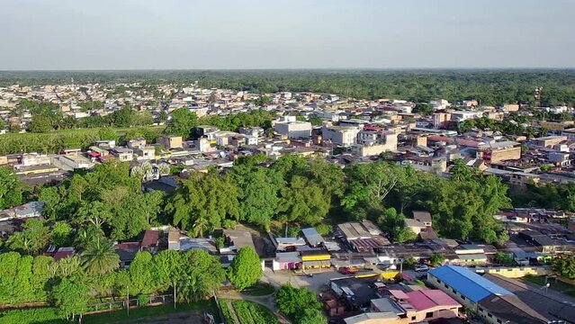 Toma a&eacute;rea Pueblo andino y amaz&oacute;nico, Puerto As&iacute;s, Putumayo.