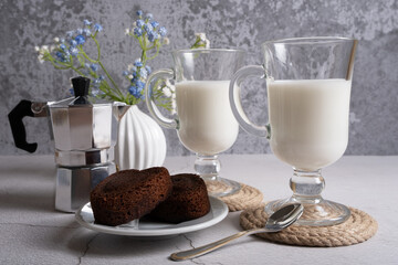 Milk in clear glasses with dessert for breakfast.