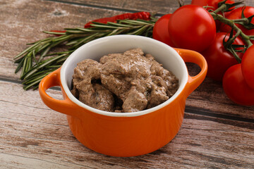 Soft chicken liver with cream